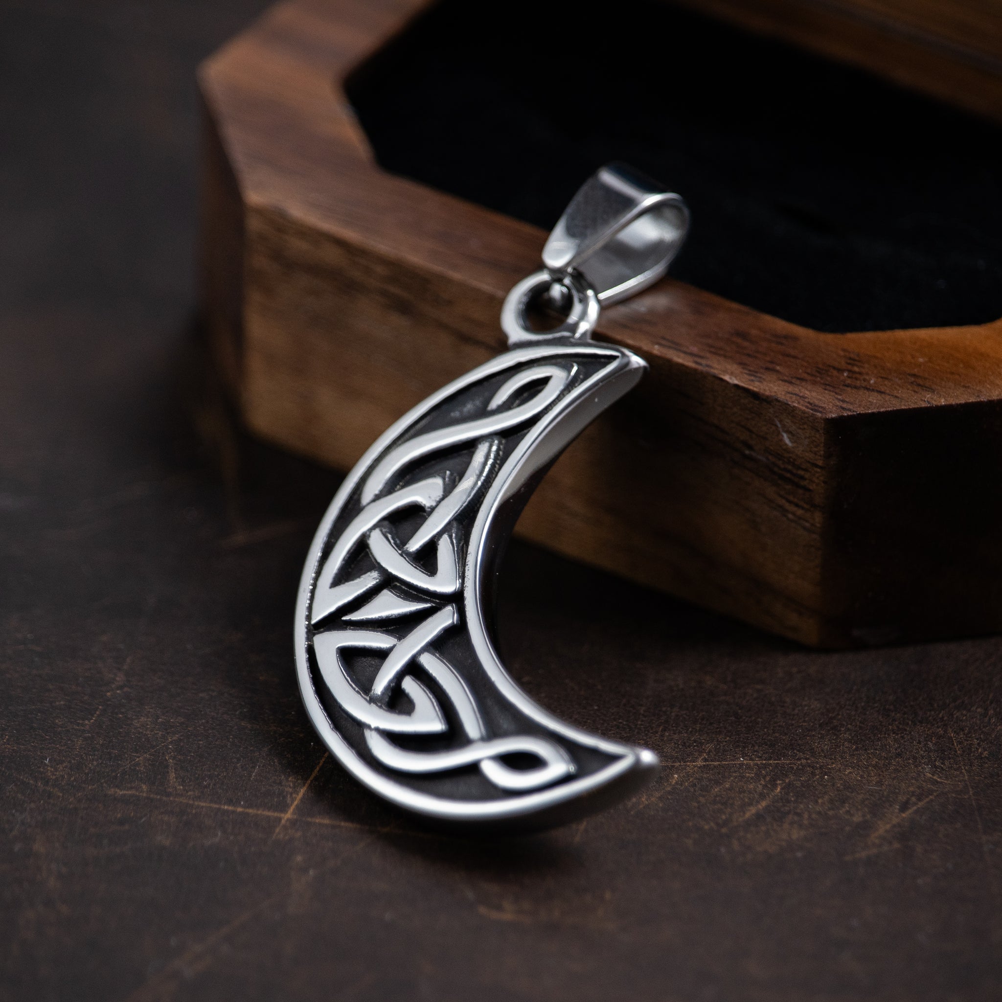 Viking Necklace - Halfmoon