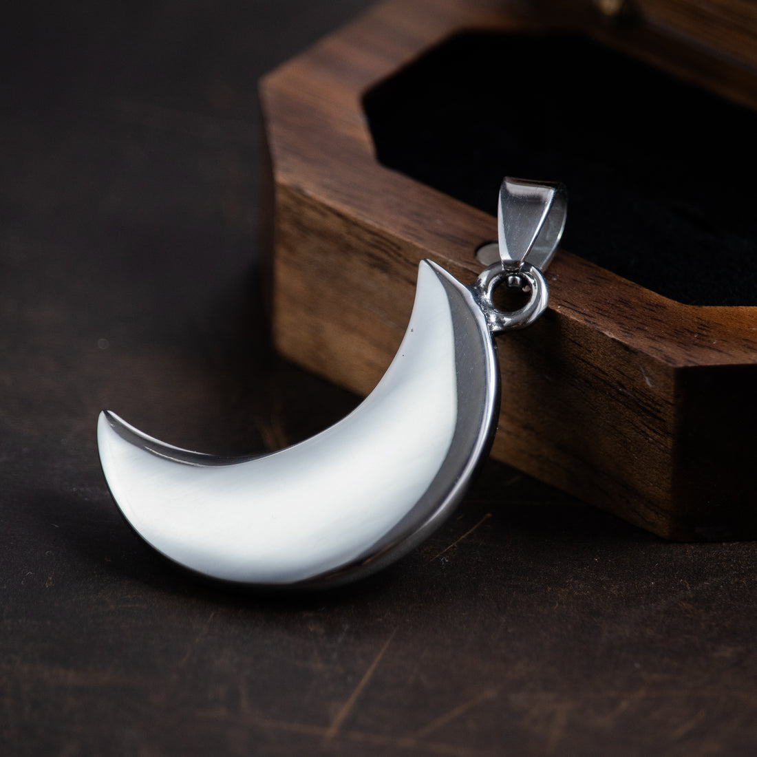 Viking Necklace - Halfmoon