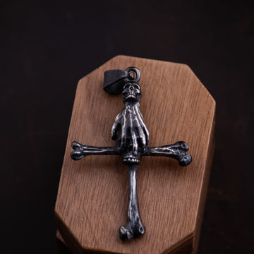 Gothic Necklace - Crossbones
